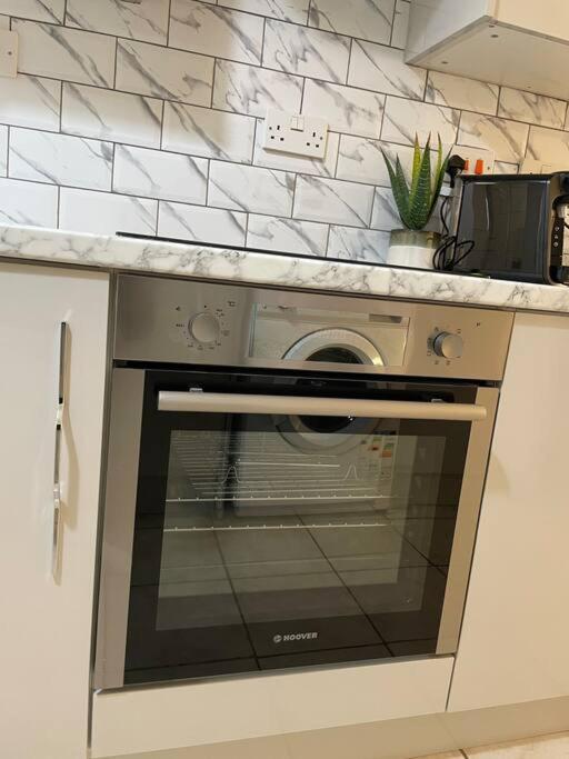 Modern 1 Bed Apartment In The City Centre Of ダービー エクステリア 写真