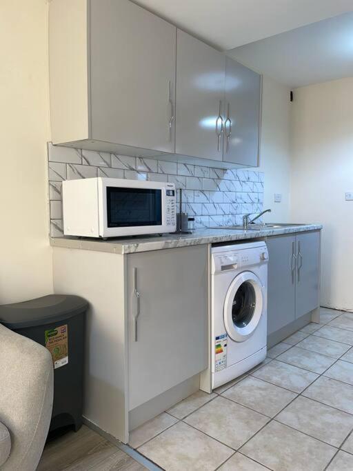 Modern 1 Bed Apartment In The City Centre Of ダービー エクステリア 写真